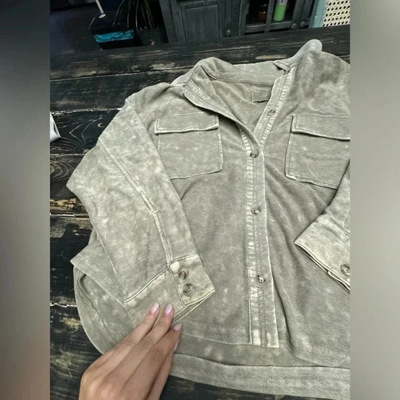 THREAD SUPPLY ACID WASHED BUTTON UP SWEATER SIZE LARGE - Picture 3 of 5